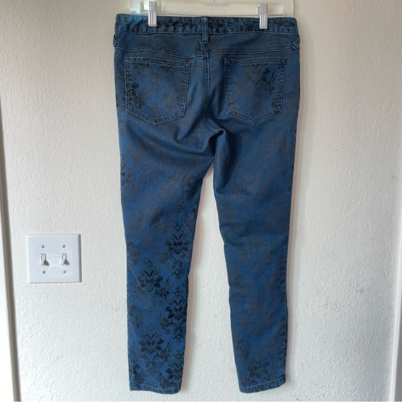 Free People Velvety Flower Black Print Blue Skinny Jeans Size 27 - Picture 4 of 6